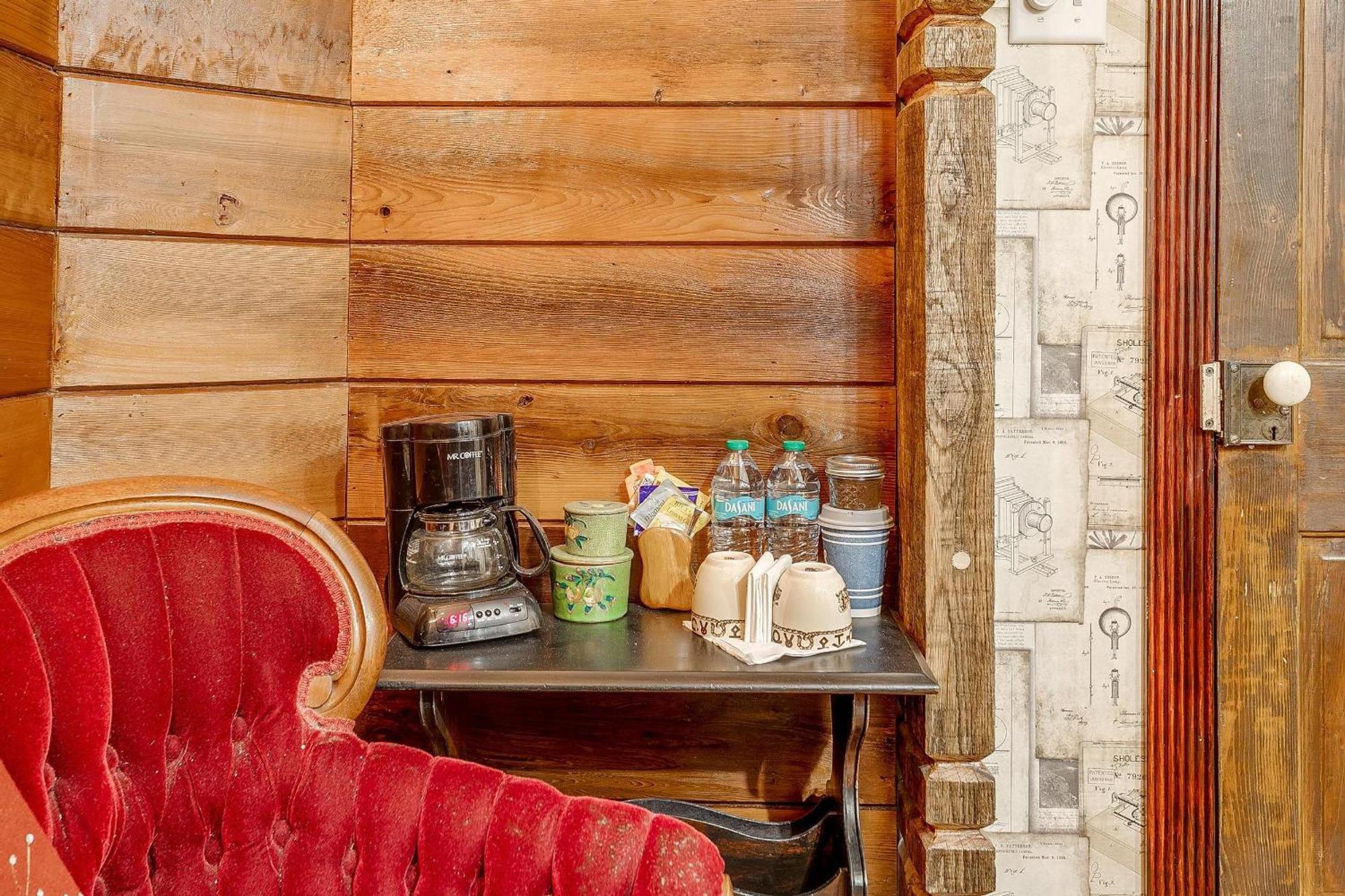 The Gallery House Boutique Hotel Stephenville Bagian luar foto