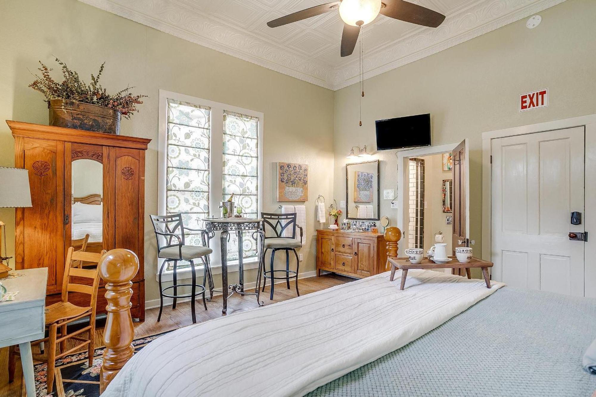 The Gallery House Boutique Hotel Stephenville Bagian luar foto