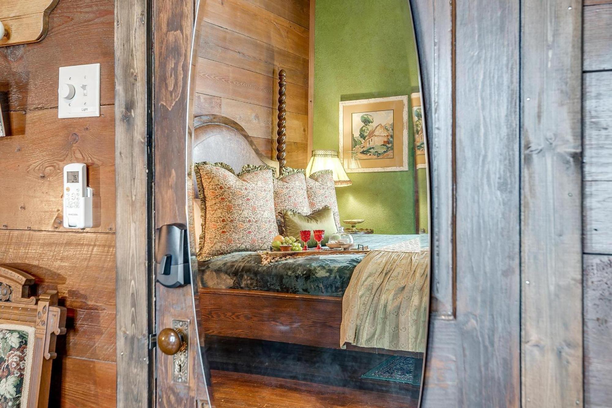The Gallery House Boutique Hotel Stephenville Bagian luar foto
