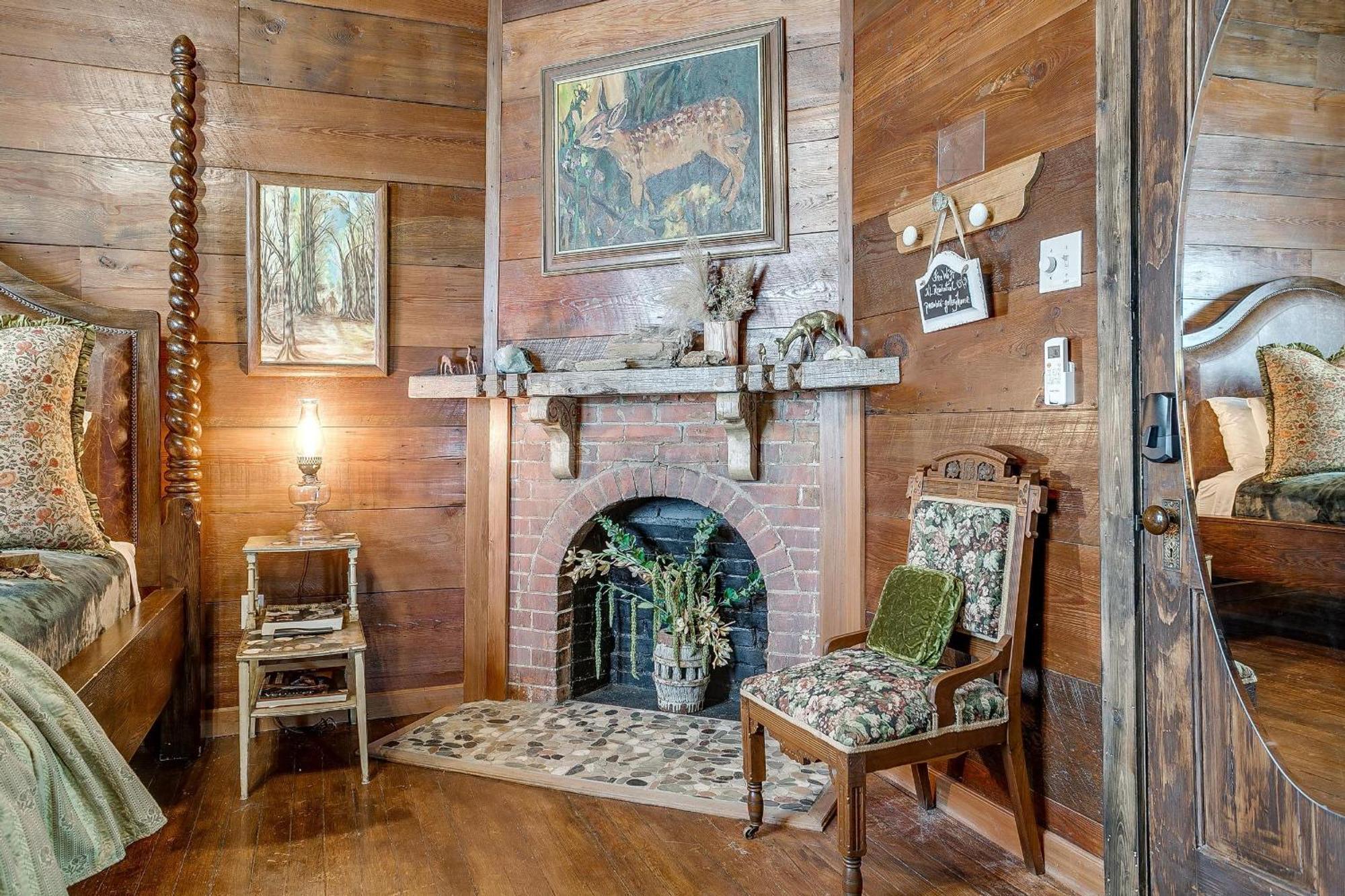 The Gallery House Boutique Hotel Stephenville Bagian luar foto