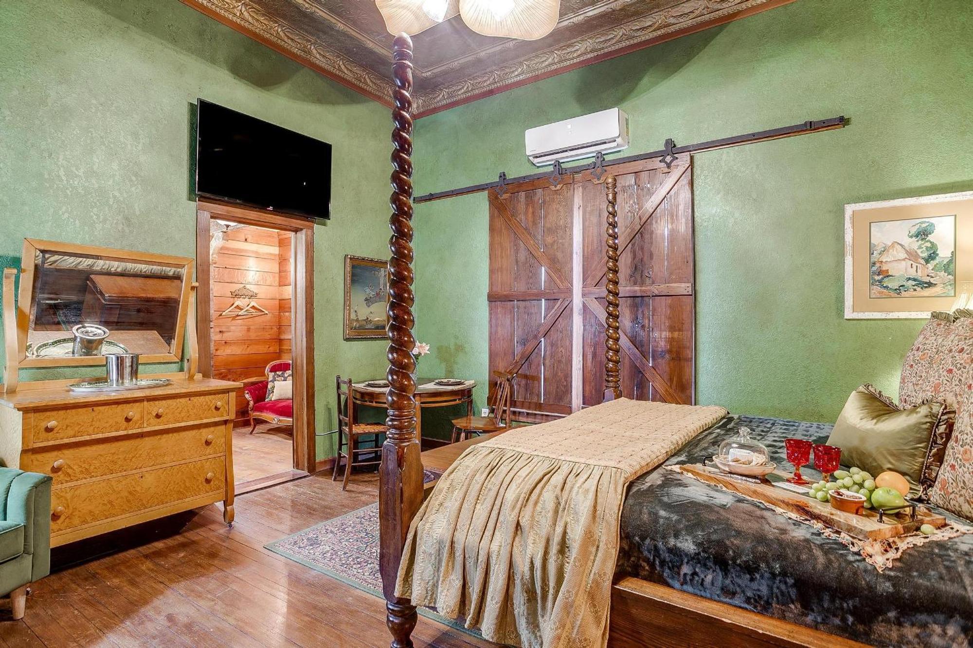 The Gallery House Boutique Hotel Stephenville Bagian luar foto