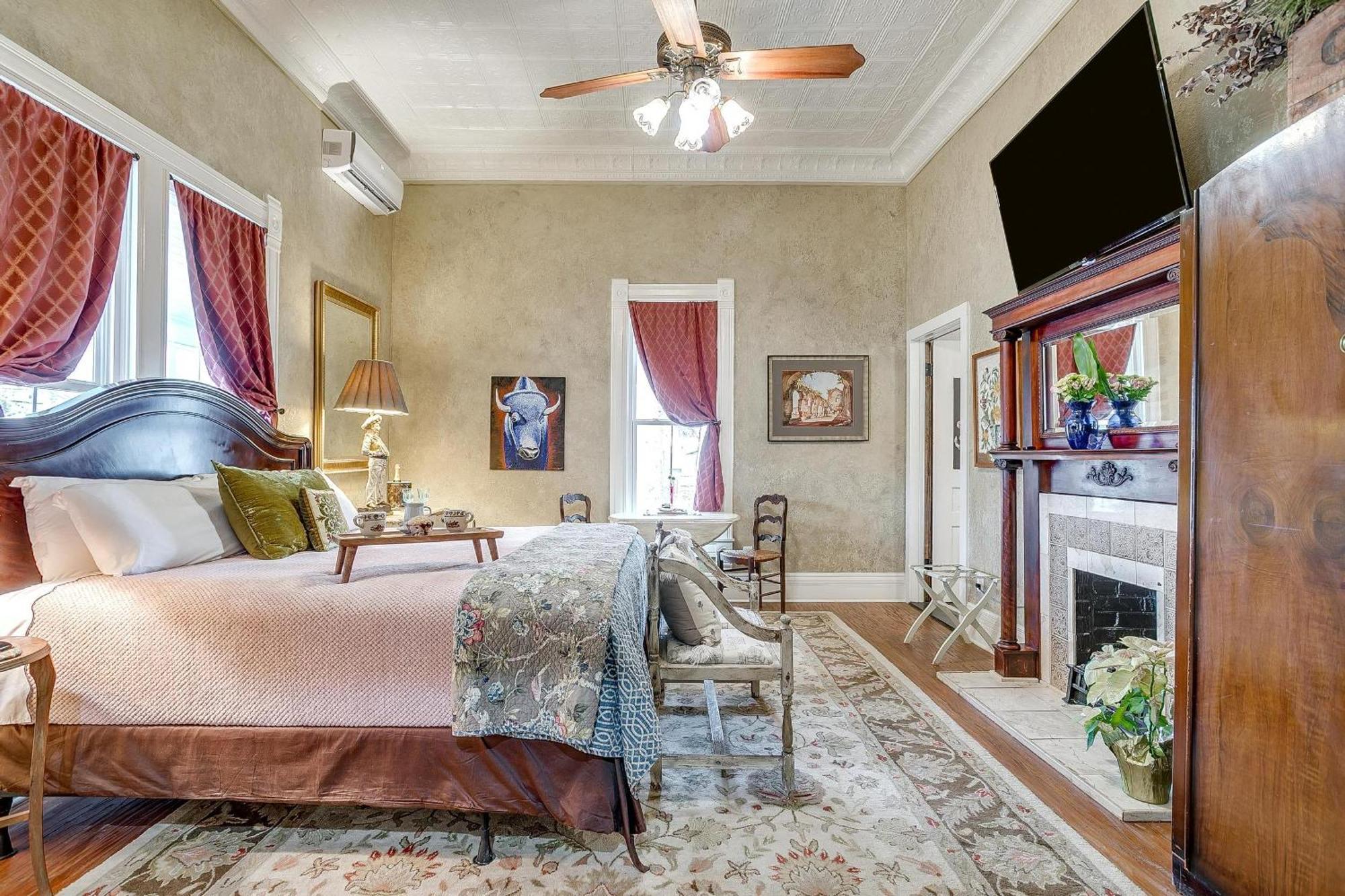 The Gallery House Boutique Hotel Stephenville Bagian luar foto