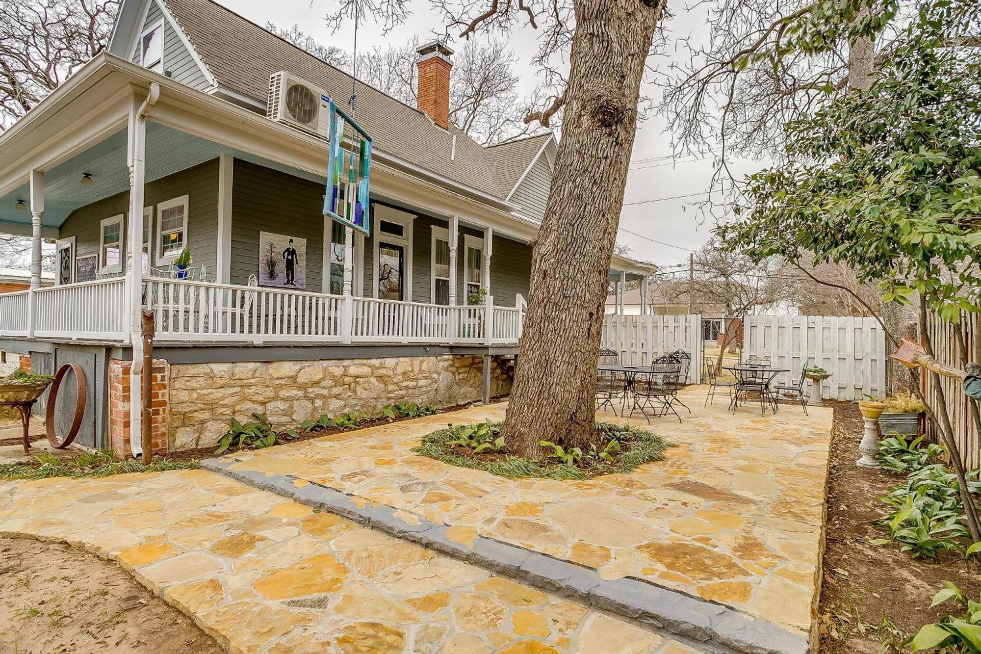 The Gallery House Boutique Hotel Stephenville Bagian luar foto
