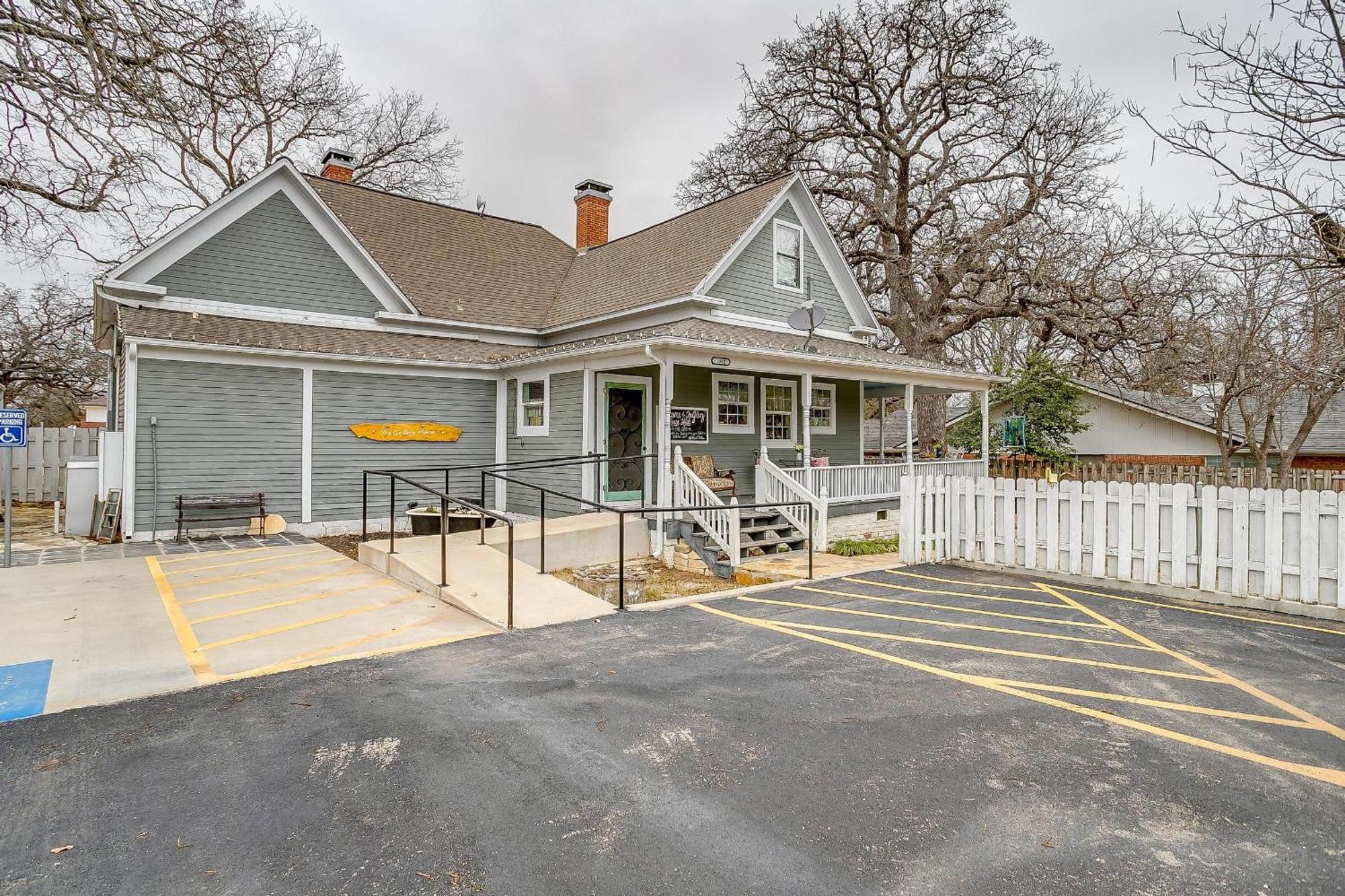 The Gallery House Boutique Hotel Stephenville Bagian luar foto
