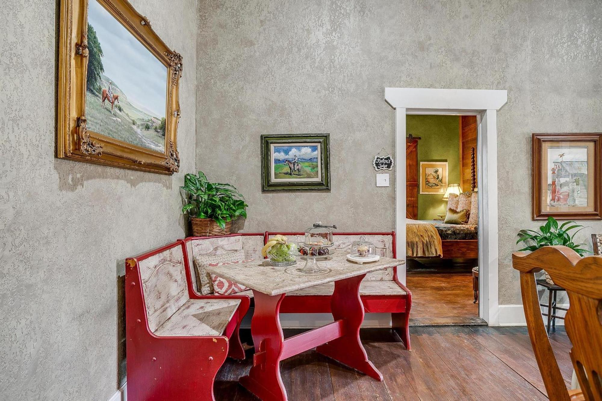 The Gallery House Boutique Hotel Stephenville Bagian luar foto