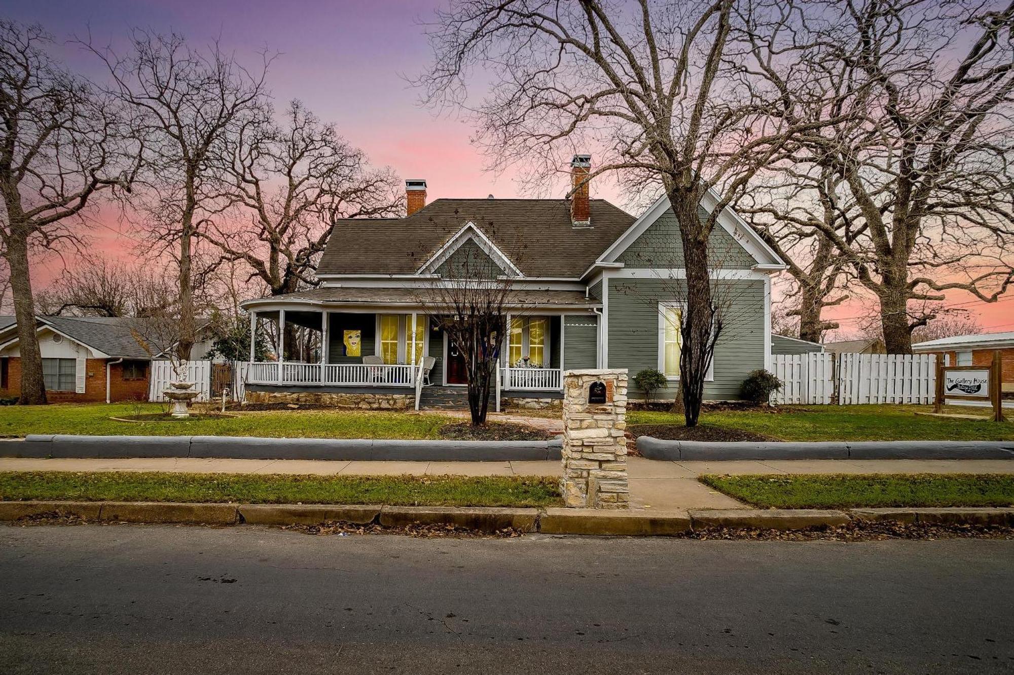 The Gallery House Boutique Hotel Stephenville Bagian luar foto