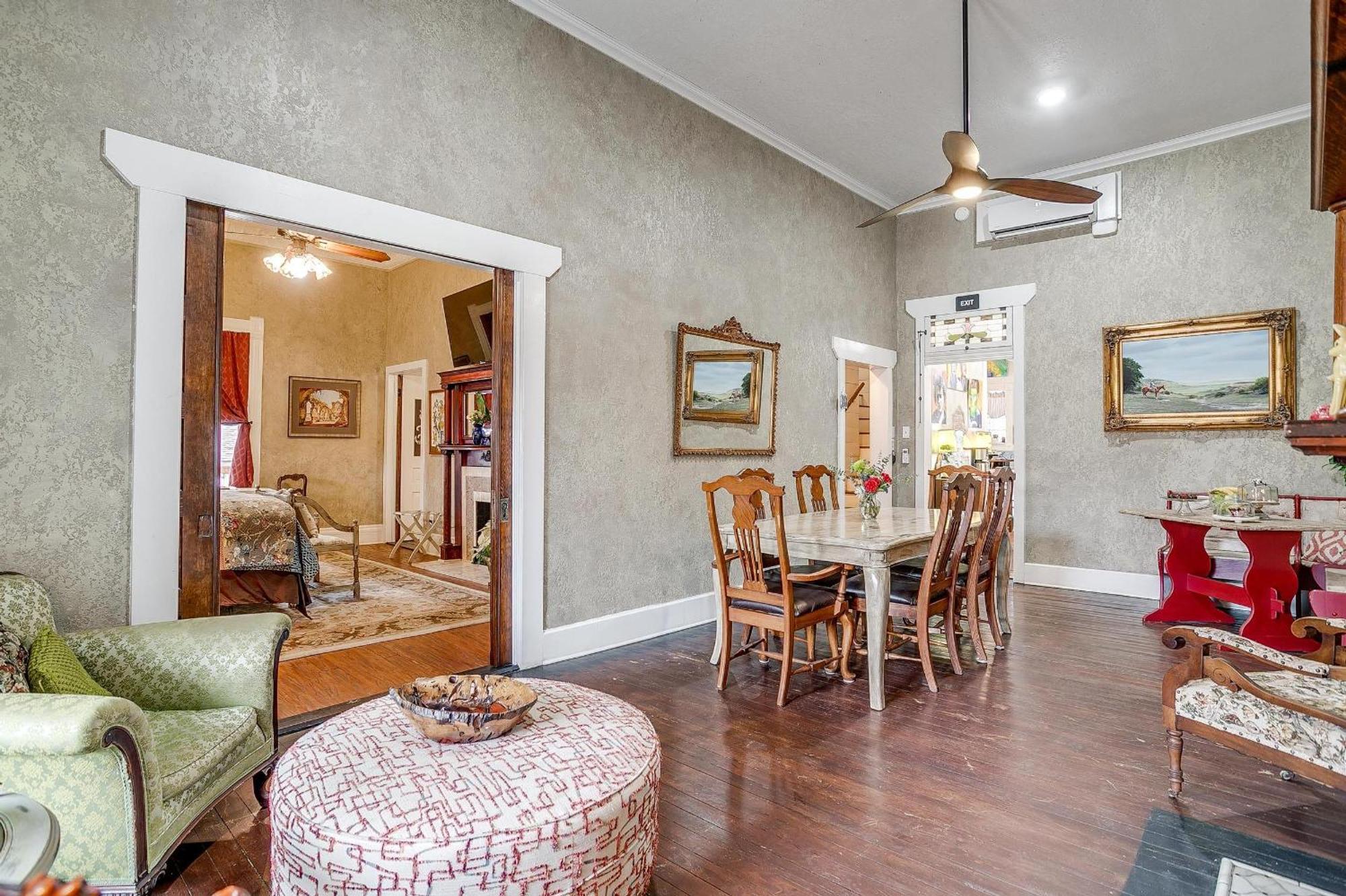 The Gallery House Boutique Hotel Stephenville Bagian luar foto